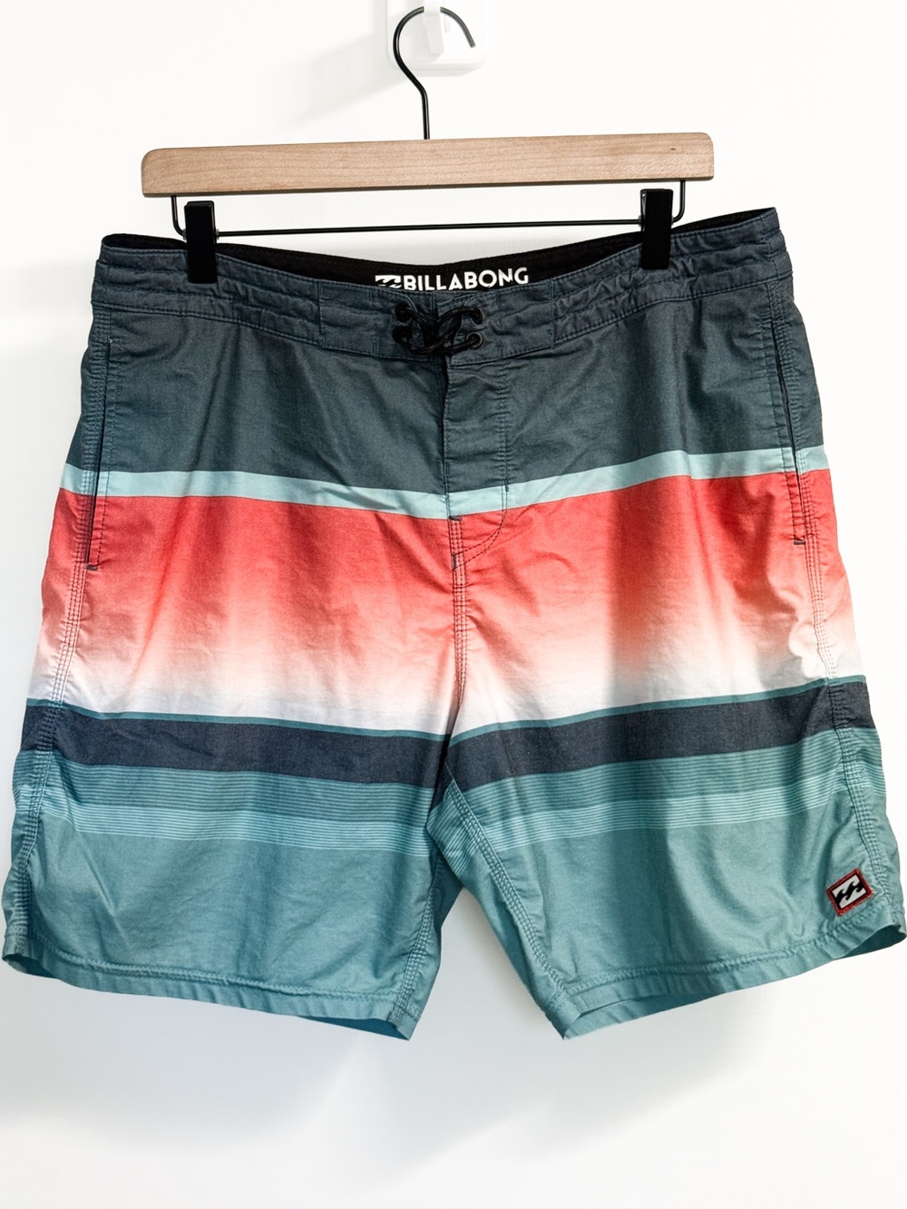 Billabong Lo Tides Board Shorts Men’s 33 Teal Coral Striped Swim